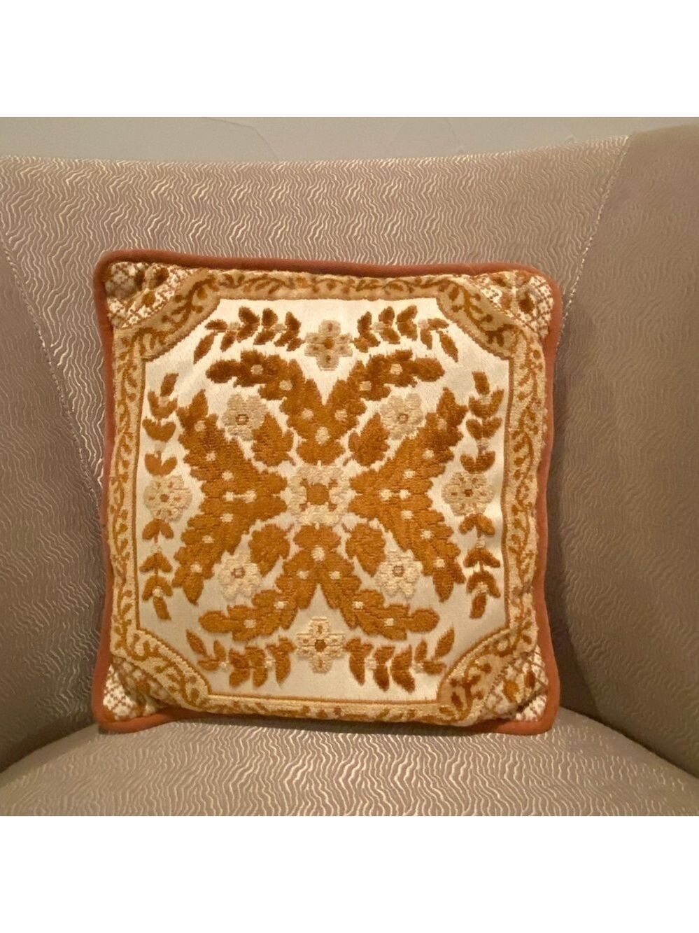 Rare vintage embroidery/ tapestry floral cut velvet decorative pillow pre-owned